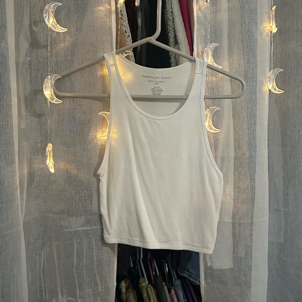 American Eagle basic white cropped tank top
